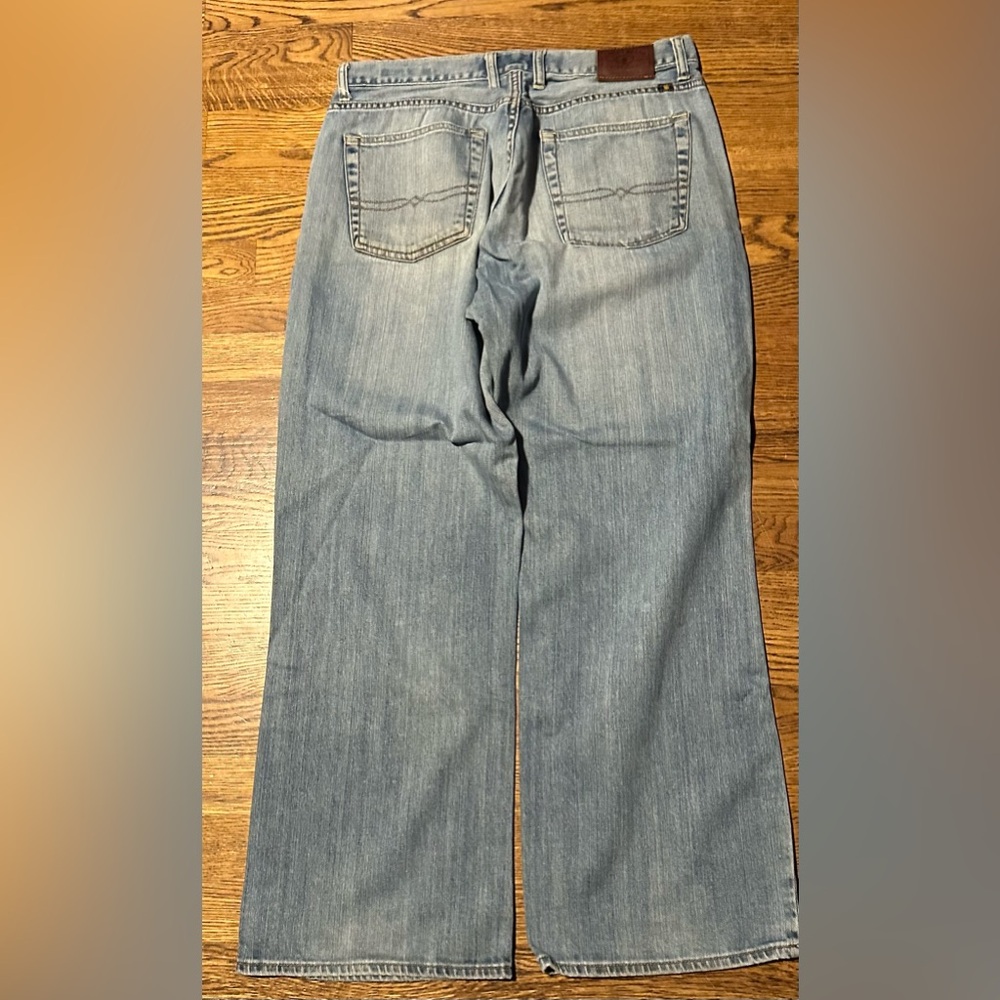 Lucky Brand 181 relaxed boo cut jeans. 34x30